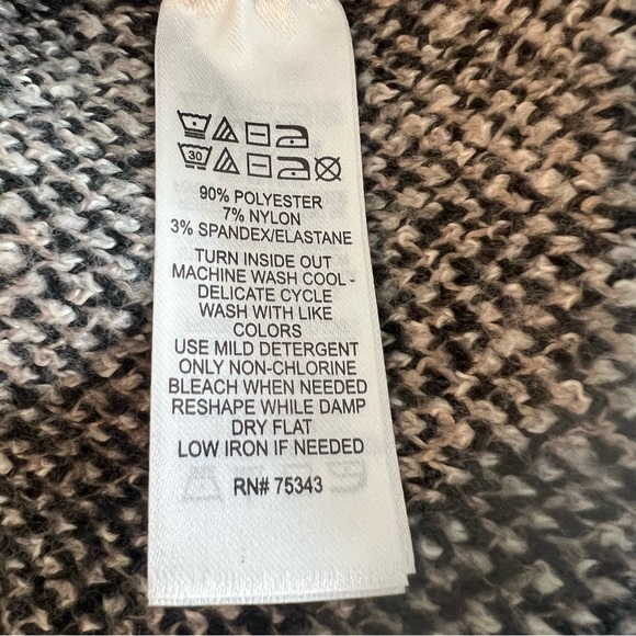 Christian Siriano black and tan plaid sweater with matching hat crewneck… - Picture 7 of 10